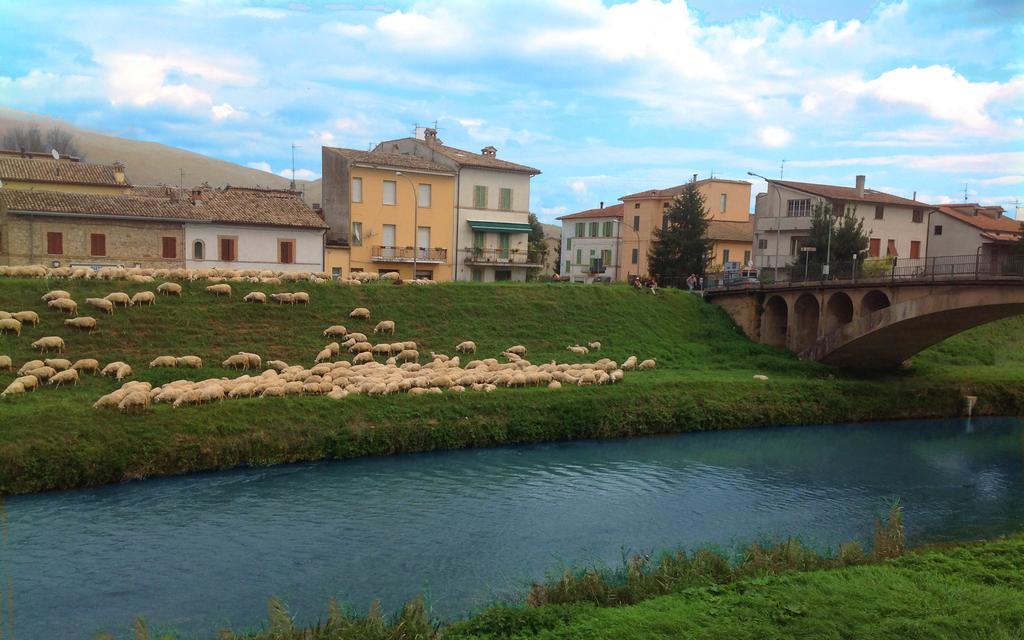 Appartamento Antica Dimora delle Acque Cannara Esterno foto